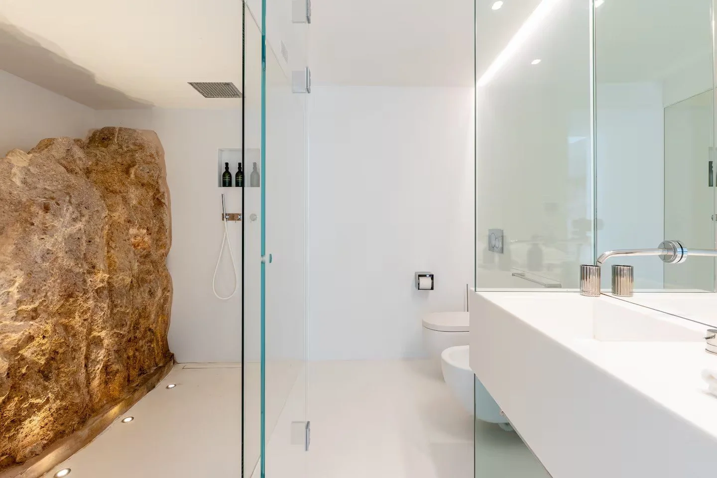 Bathroom 4.jpg