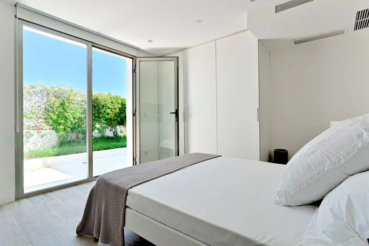 Bedroom 6.jpg