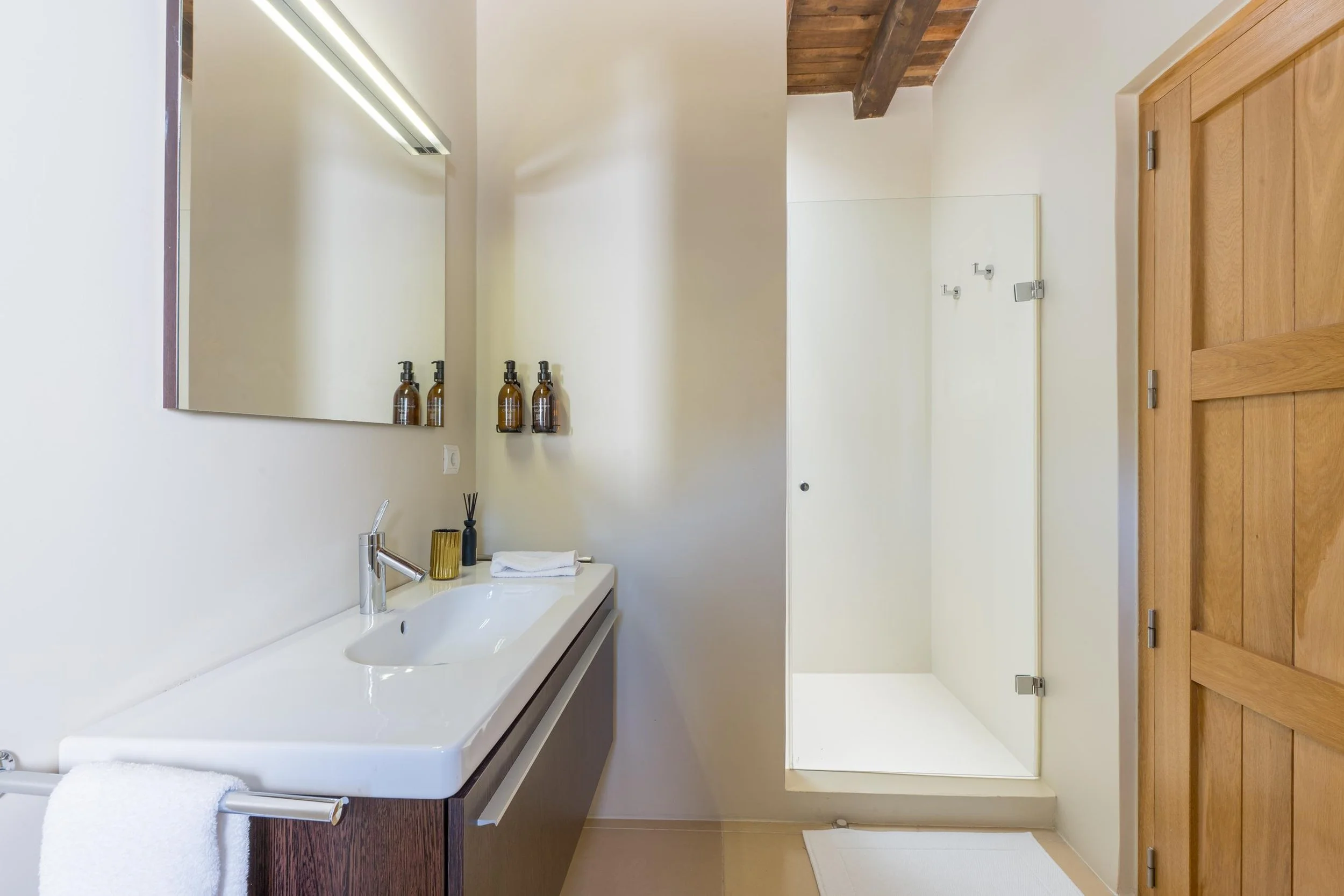 Bathroom 2.jpg