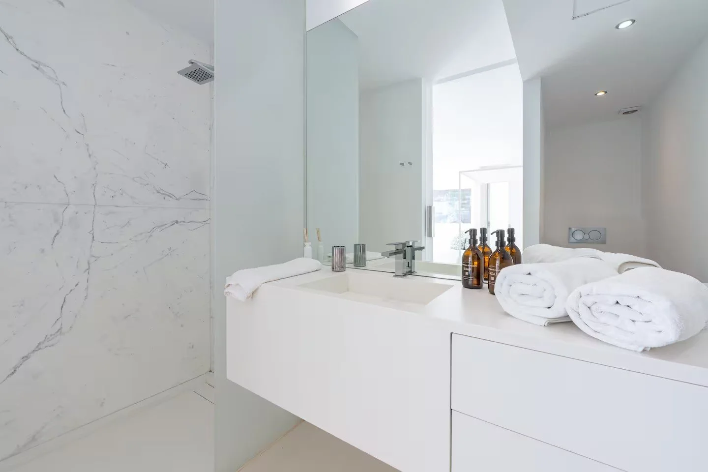 Bathroom 3.jpg