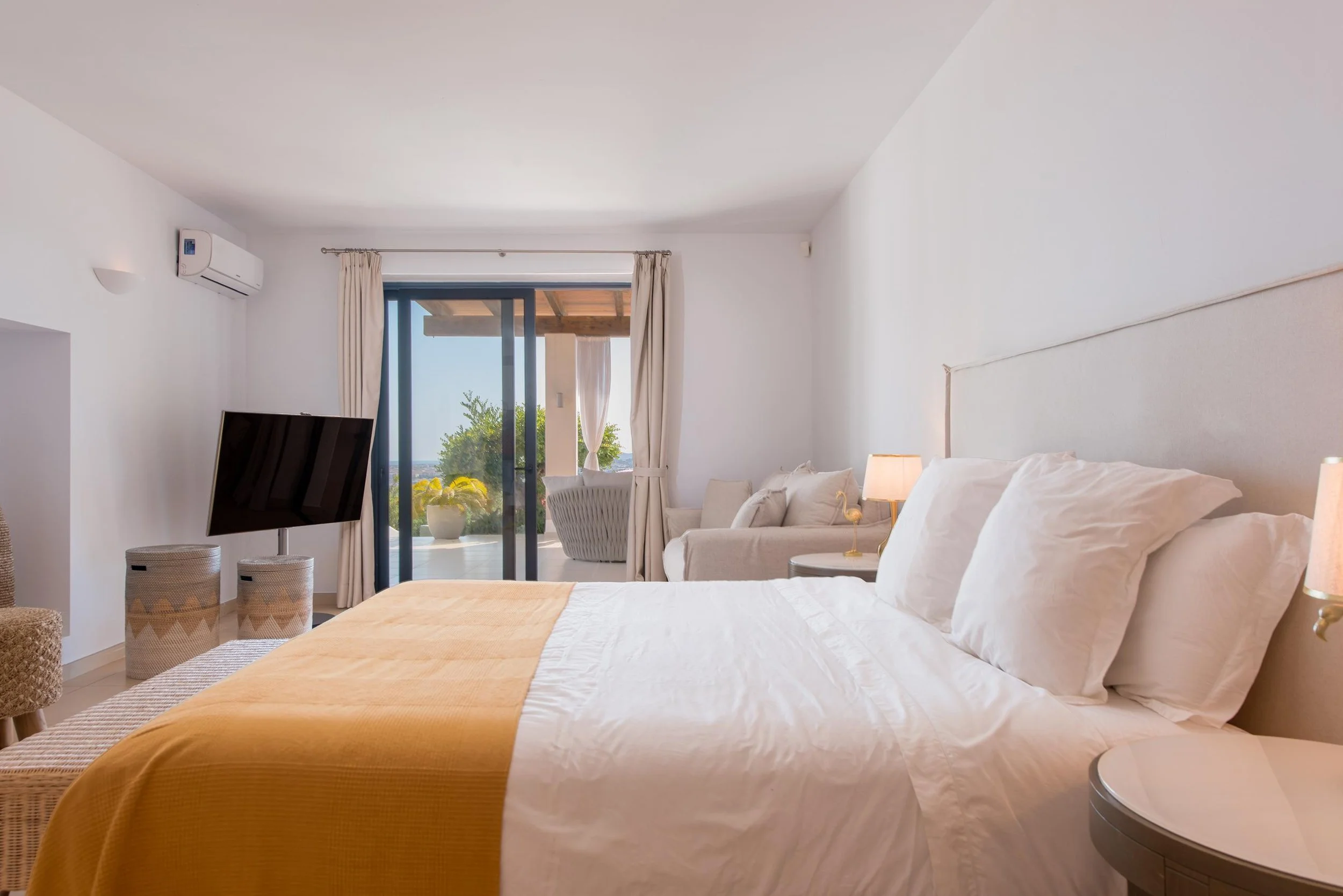 Bedroom 1 - King bed + sofa bed (3).jpg