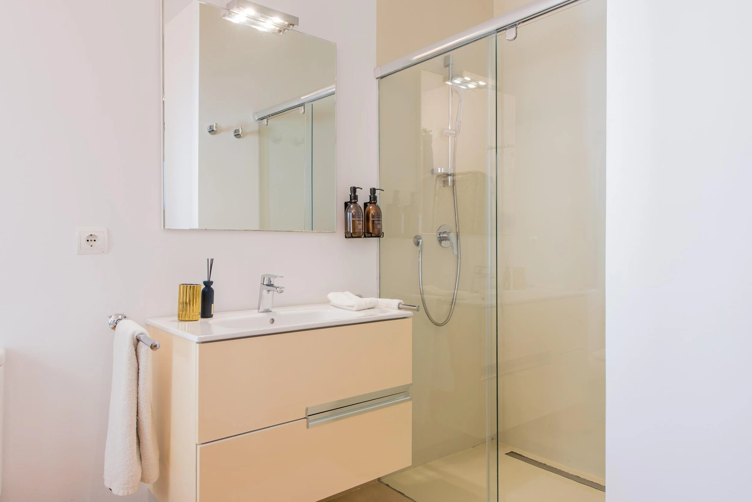 Bathroom 5.jpg