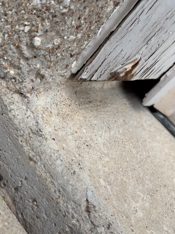 Small gaps cause big problems&mdash;that&rsquo;s why we seal every corner right. Keeping garage corners tight so you can enjoy a rodent-free holiday season. ❄️🏡