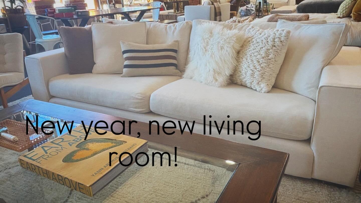 A new year doesn&rsquo;t necessarily mean you need a new *YOU*&hellip;.but maybe a new look? Come check out centerpiece furniture, accents, or just quality basics at @blueprintmt.home 

#homedecor #montanadesign #secondhandluxury #billings