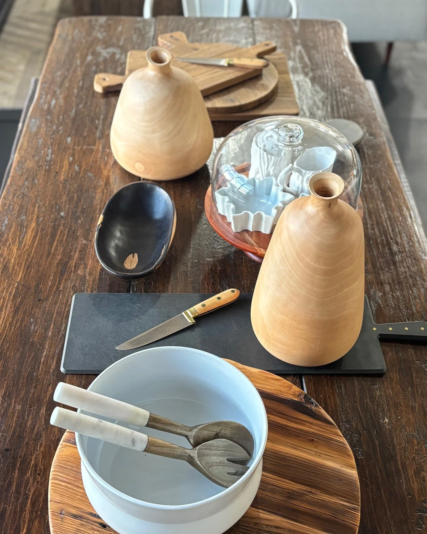 Coming together to eat brings us closer; put together pieces with simplicity to create an inviting space to connect, converse, and create memories

Come in to find a piece to complete your collection

#montanadesign #billingsmt #tablescape #hostingat