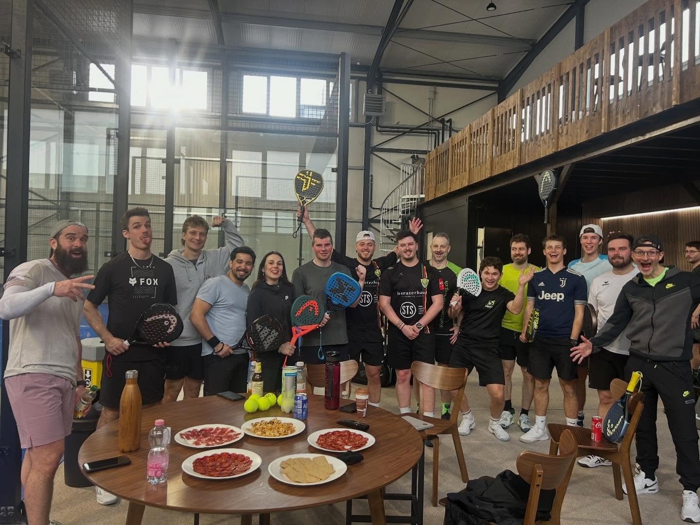 Danke an alle, die dabei waren &mdash; gespielt, gelacht und diese unglaubliche Energie mitgebracht haben.
Starke Ballwechsel, noch bessere Leute &mdash; genau darum geht&rsquo;s. 🔥