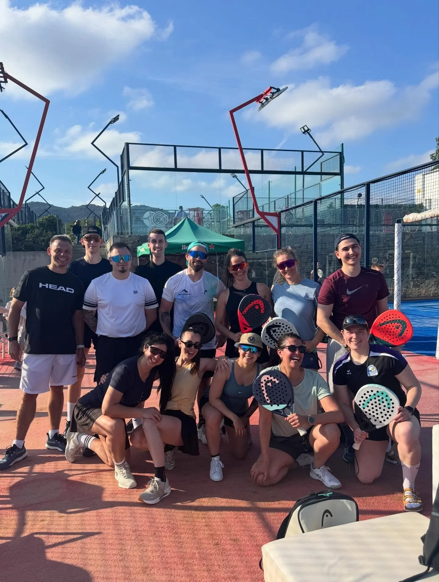 Immer noch voller Energie nach ein paar unvergesslichen Tagen in Barcelona 🇪🇸☀️

Was als Camp begonnen hat, wurde schnell zu etwas viel Gr&ouml;&szlig;erem &mdash; intensive Matches in der Sonne, gemeinsame Abendessen, fr&uuml;hmorgendliche Kaffees