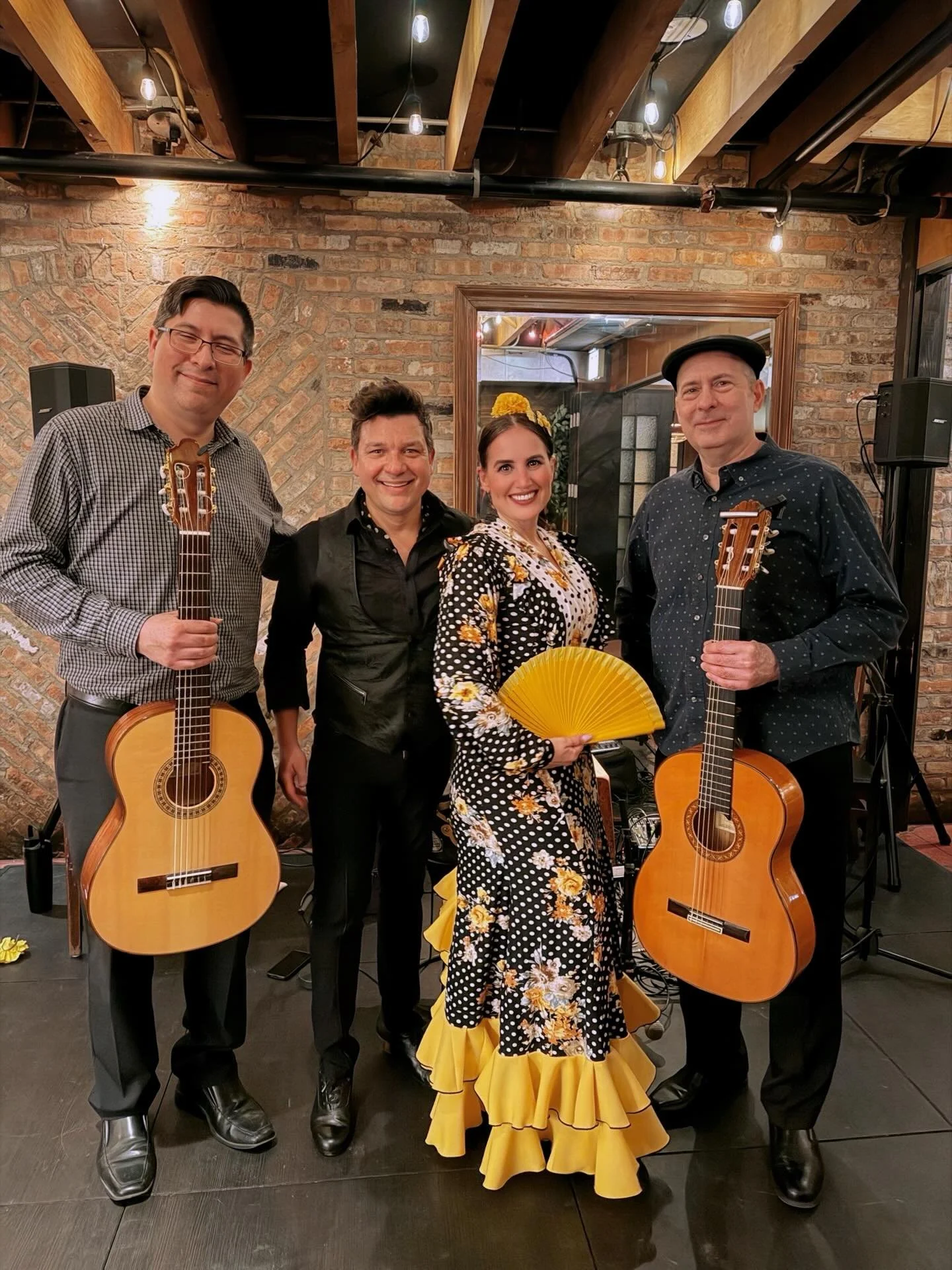 Gratitud overflowing! 🌼 💛 Our first show of the new season at @cafebabareeba was a success! 
Next show: Monday, May 11th, 6-8 PM. 🧚🏼&zwj;♂️✨
Pair your passion for paella, tapas, and sangria with live flamenco. 
Artists: 
Guitar &amp; vocals @thom
