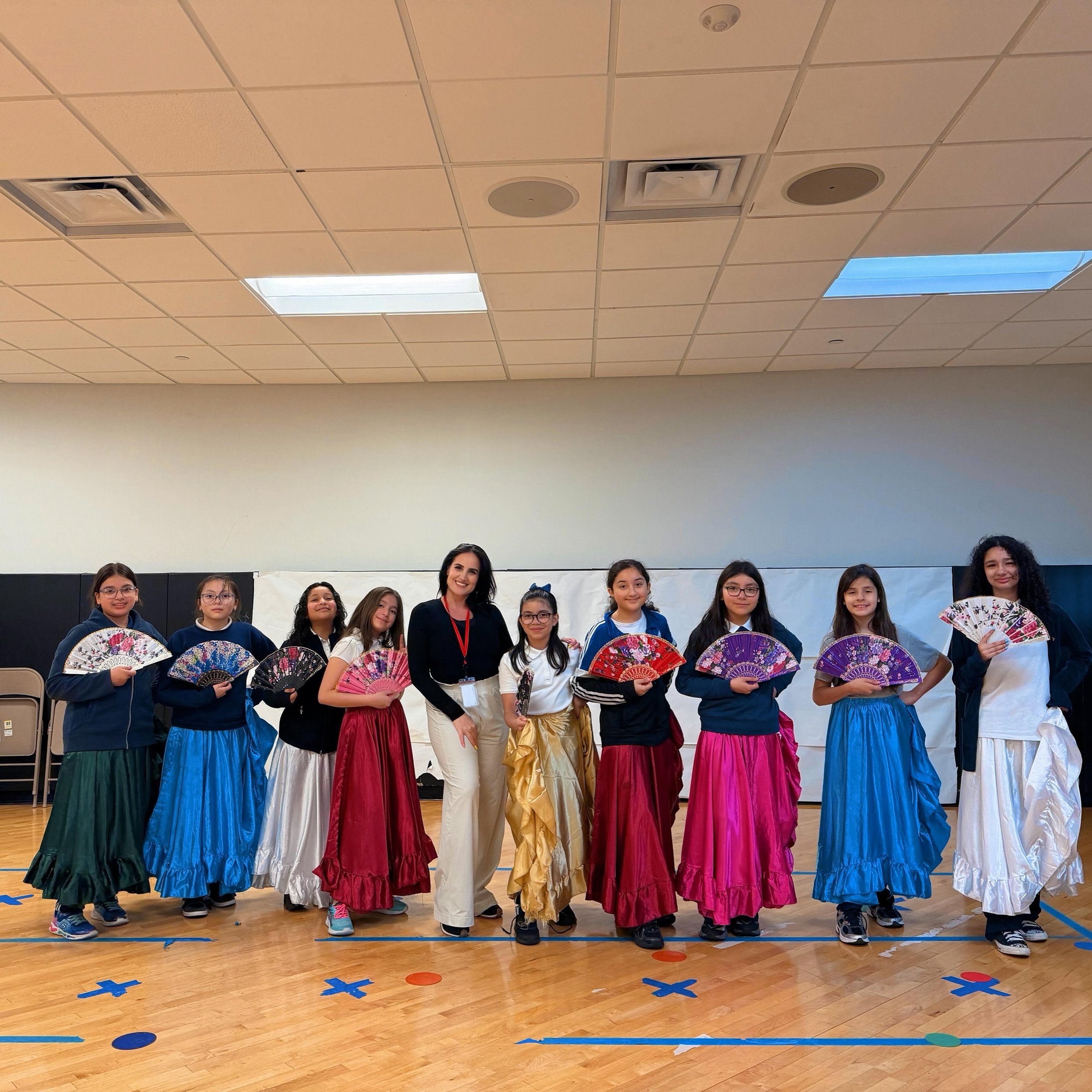 Four months ago I started a new culture and dance arts education job, building new Latinx dance program from scratch 🫣, seeding new dance arts community and having some fun experimenting new territory. ✨✨✨✨

School is officially out! Vamoooooos!! 
L