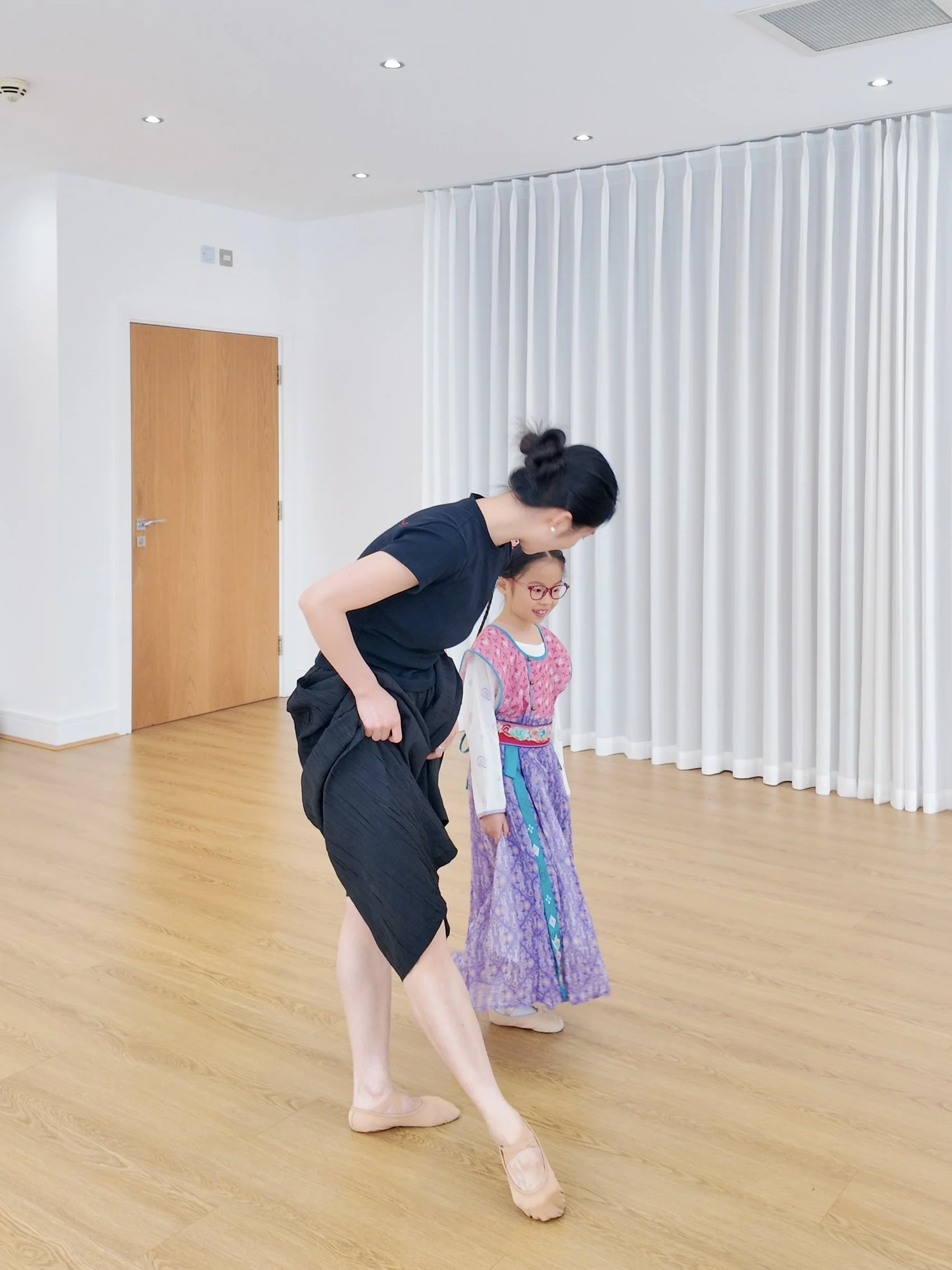 Youth - Chinese Classical Dance Shen Yun (Body Rhythm) 古典舞身韵