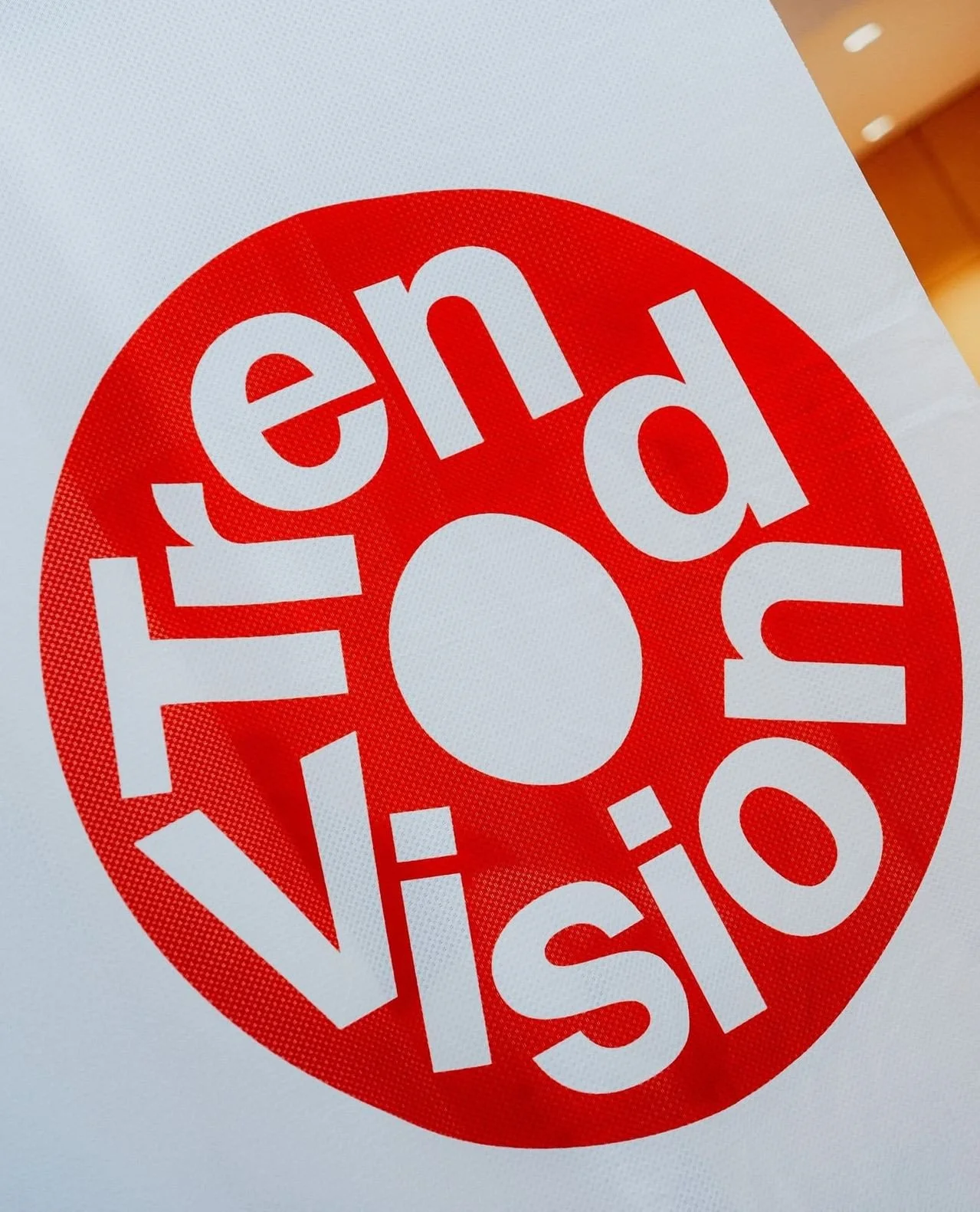 Samen vooruit in 2026. ⏩️⁠
⁠
Het team van TrendVision wenst jou en al onze leden een verbindend en vernieuwend jaar toe. ⁠
⁠
Al 35 jaar brengen we inspiratie, innovatie en ontmoeting samen in de textiel- en esthetische sector, en dat blijft ook in 20