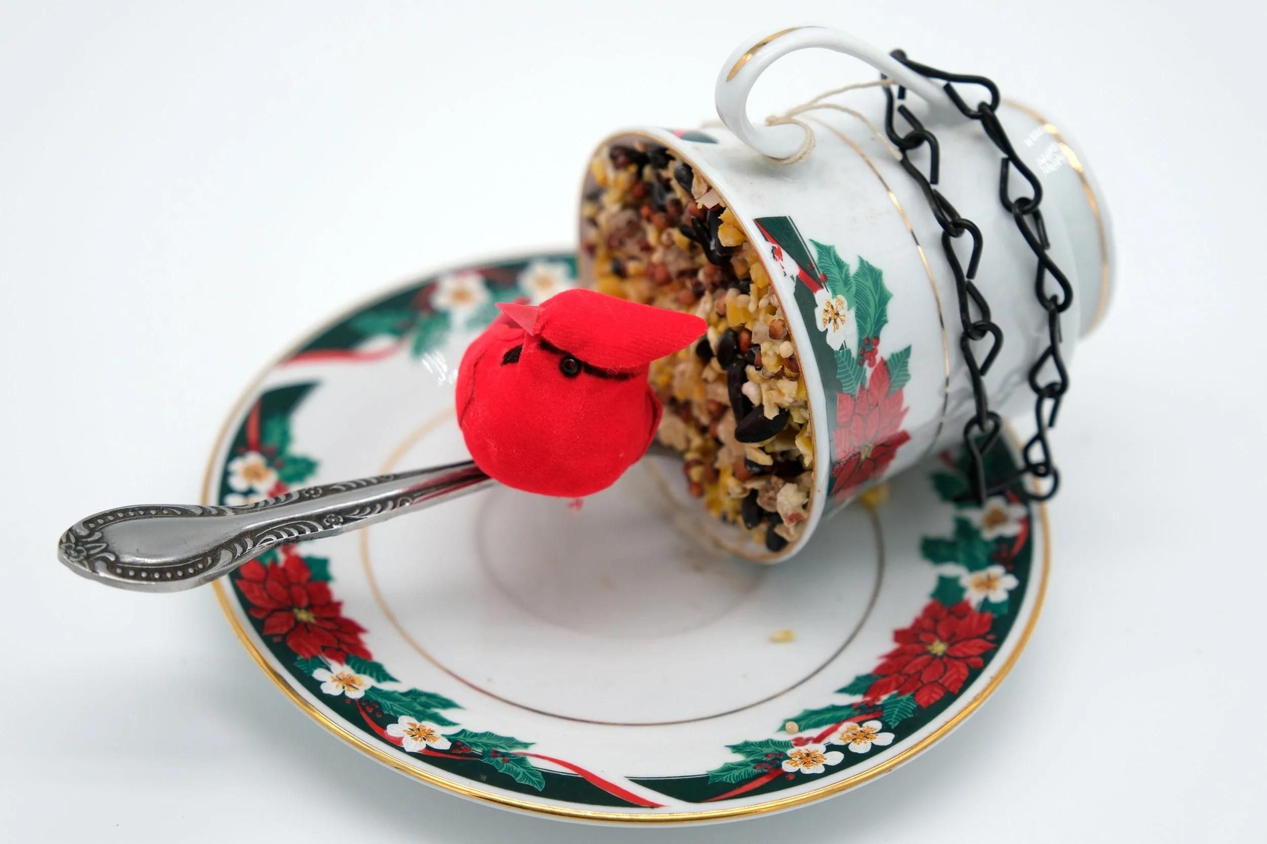 Teacup Birdfeeder - Holiday Cardinal