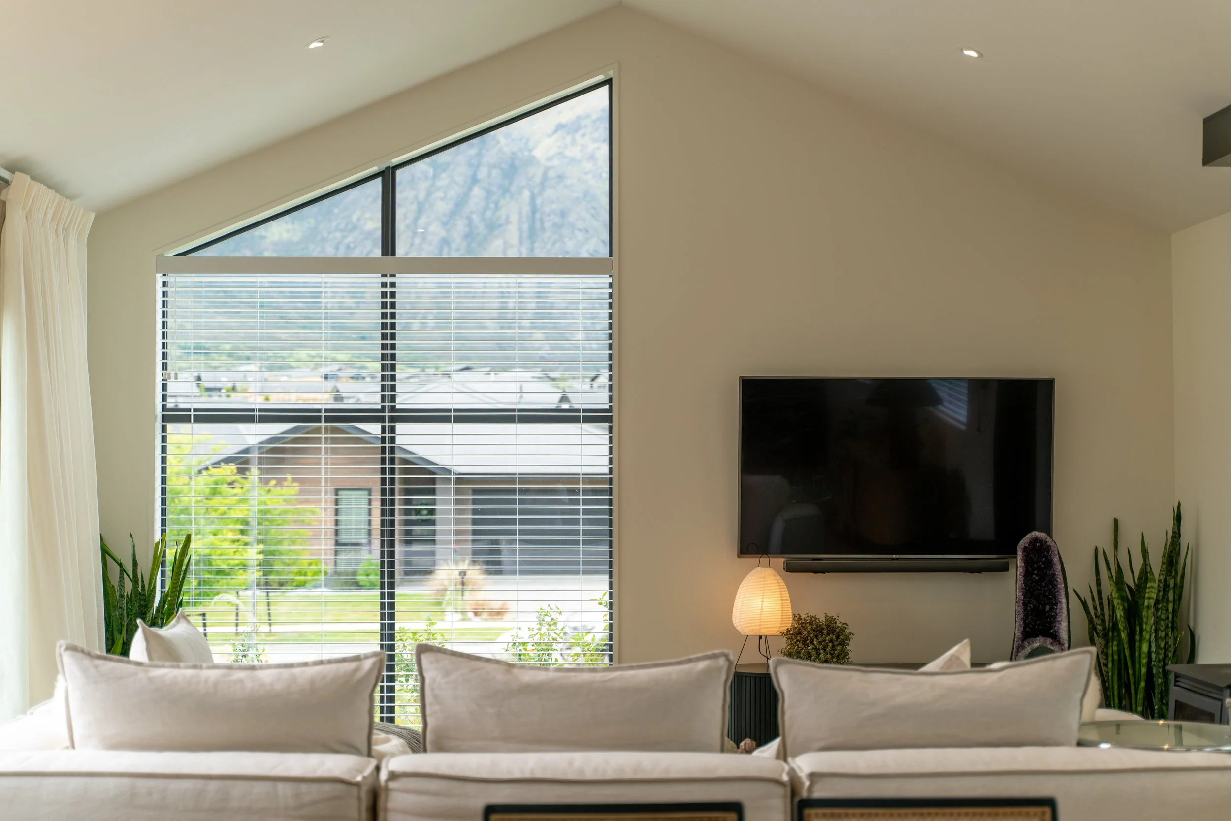 What to Expect When Working with an Interior Designer