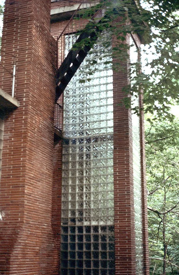 Glass elevator (Indiana Landmarks)