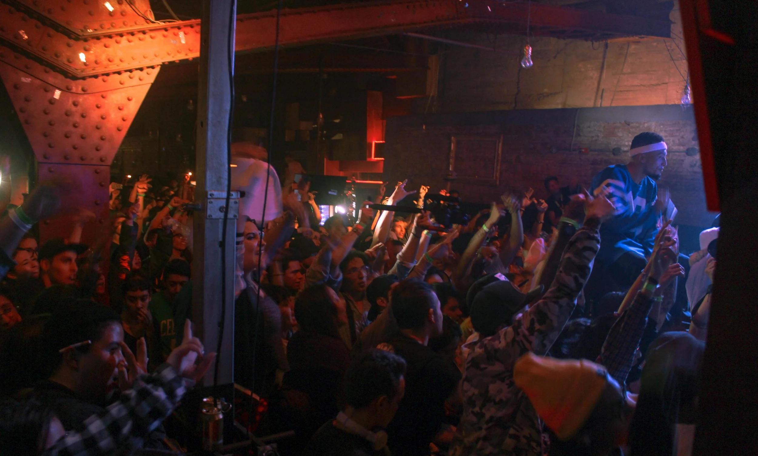 Photos for the article 'En el ambiente Rap y Hierbas: Así lo pegó Bogotá con Granuggio y compañía'