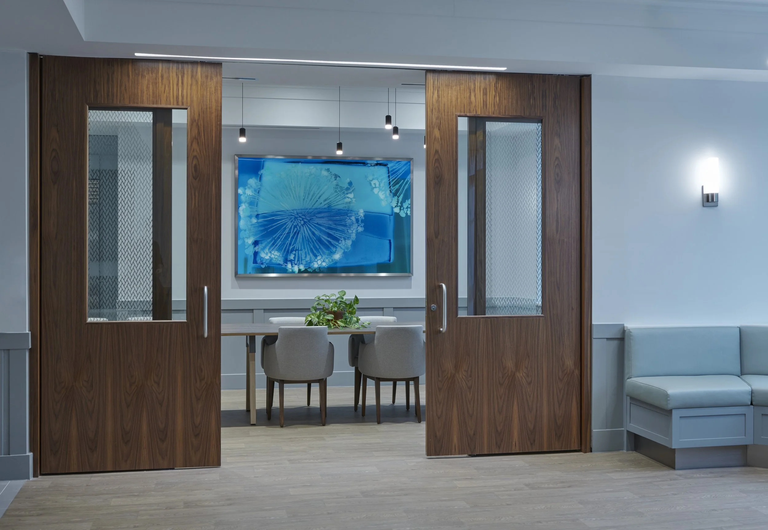 01-Installation of Allium-Glass light Box.jpg