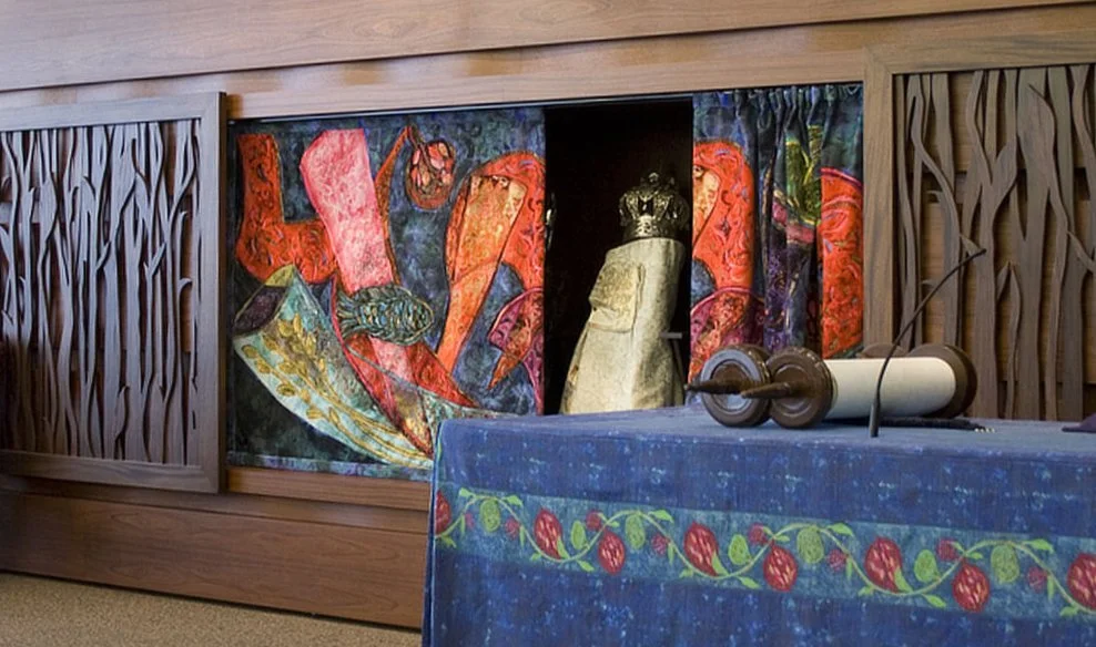 01 Shin Parochet and Table Covering Installation.jpg