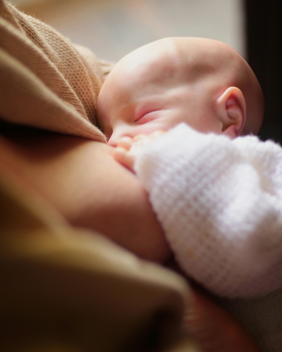 Babyblessing in Lüneburg: Neugeborenes wird im Kreis von Familie und Frauen willkommen geheißen