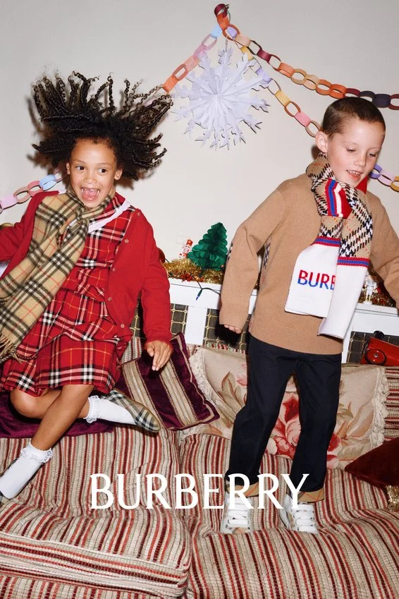 BURBERRY_2025_FESTIVE_HERO_CAMPAIGN_sRGB_CROPPED_LOGO_011_2x3.jpg