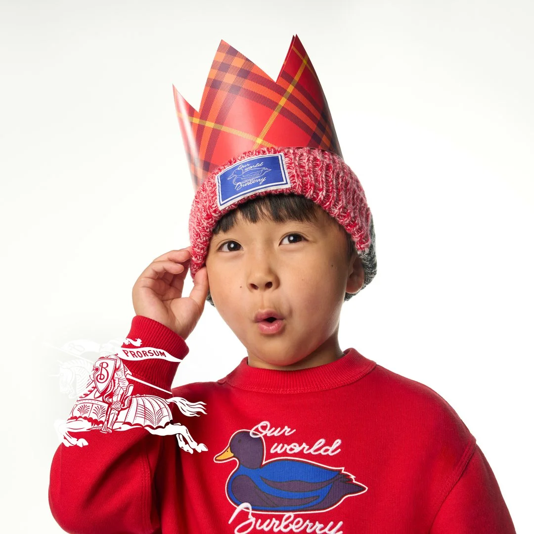 BURBERRY_2024_HOLIDAY_CHW_MODEL_sRGB_CROPPED_EKD_06_1x1.jpg