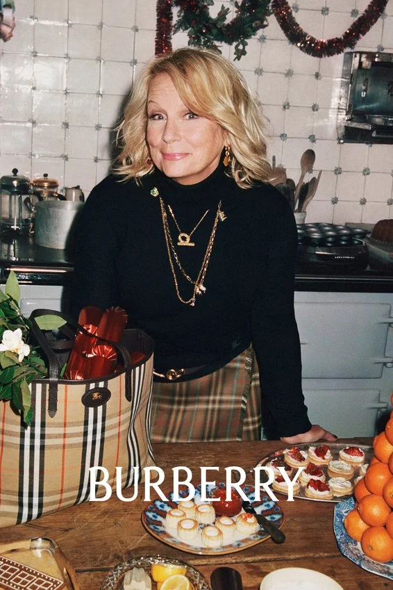 BURBERRY_2025_FESTIVE_HERO_CAMPAIGN_sRGB_CROPPED_LOGO_02_2x3.jpg