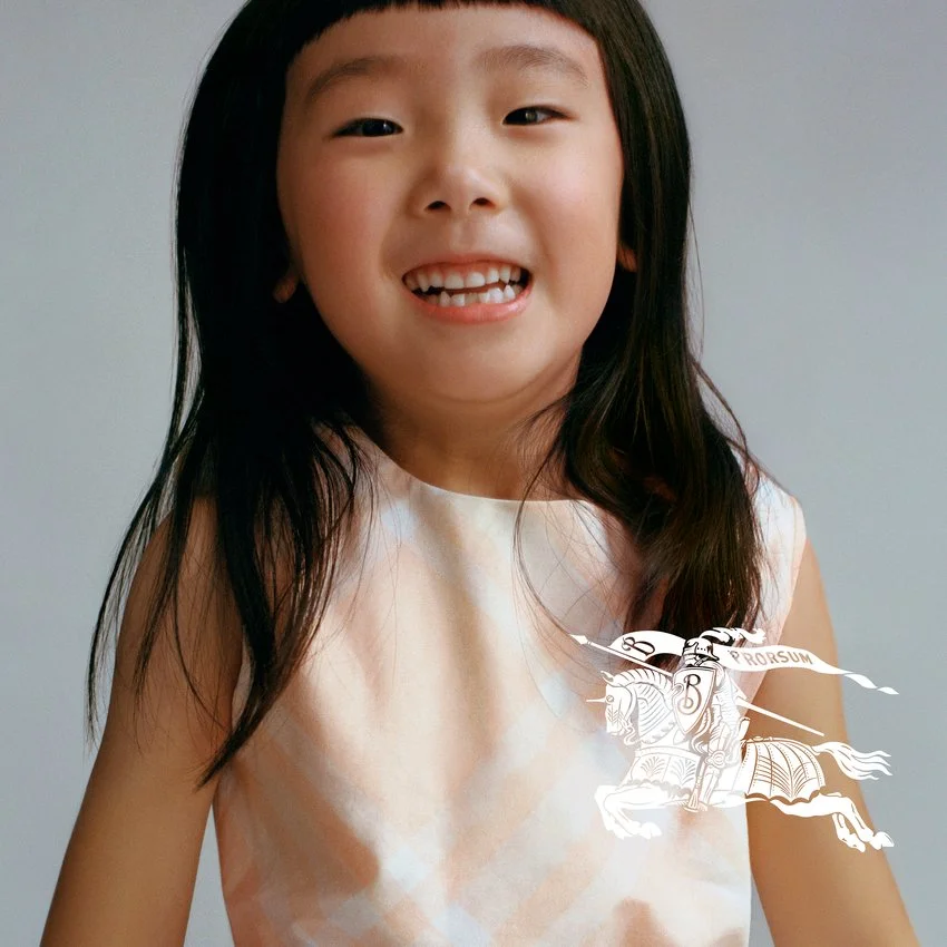 BURBERRY_2024_S24_CHW_EKD_CROPPED_RGB_04_1x1.jpg
