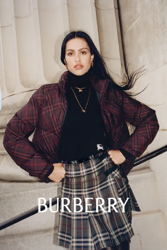 BURBERRY_2025_OTW_25_sRGB_CROPPED_LOGO_07_2x3.jpg