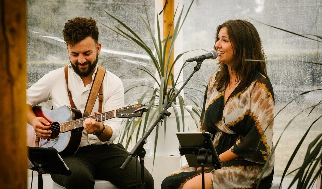 Wat een leuke en liefdevolle middag tijdens de bruiloft van M&amp;M in het mooie Rilland.✨ Het bruidspaar koos parels van songs die we daarna toch maar toegevoegd hebben aan ons repertoire.🎵

1  Bill Withers - Just the two of us bij de opkomst
2  Ga