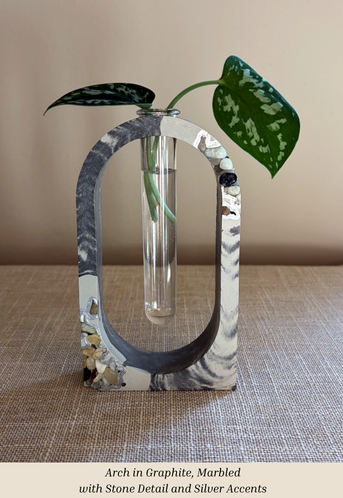 Arch Prop Graphite Stone Silver.png