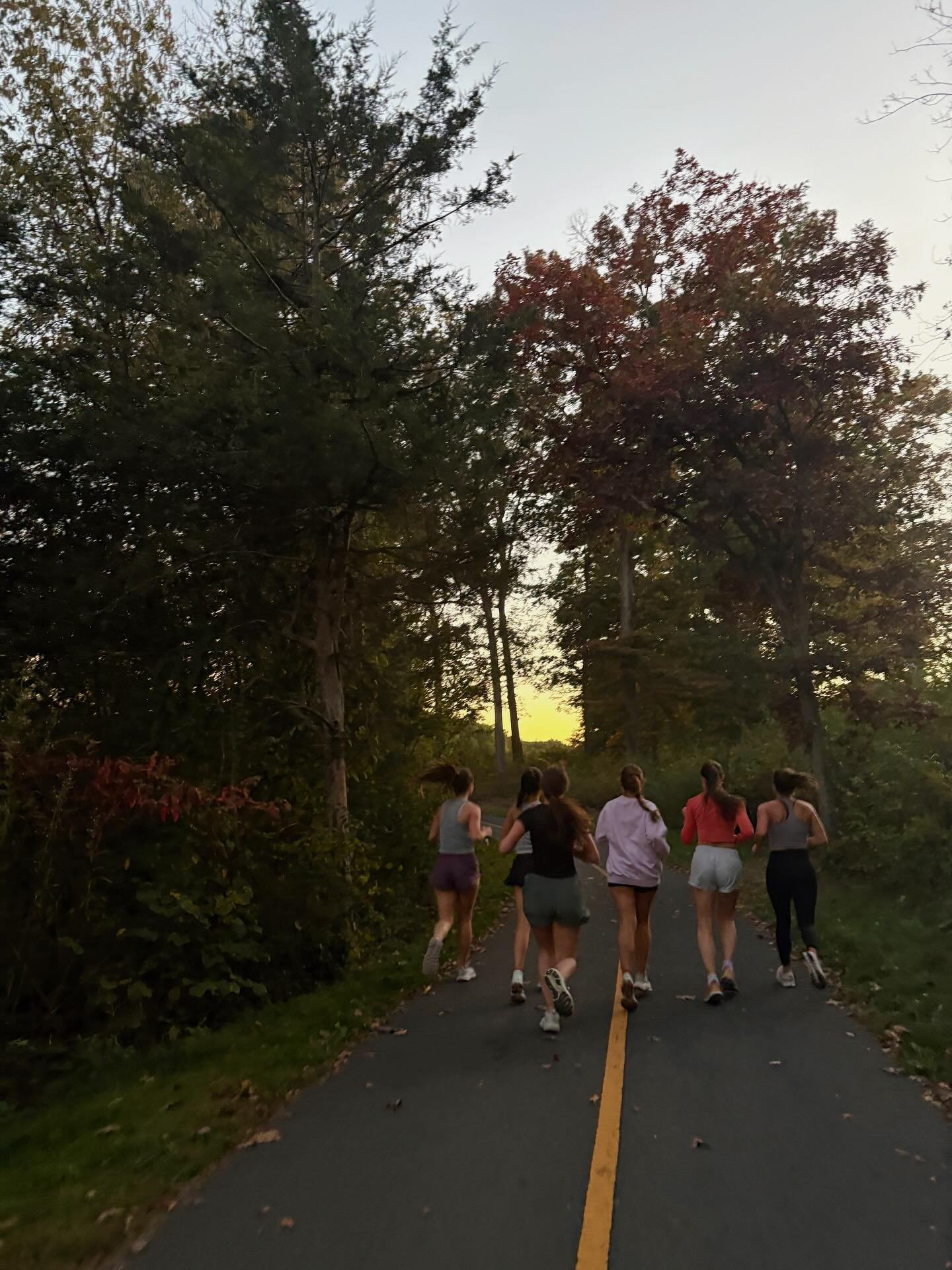 Another fun run with all the best girls!! Thanks @saltstick for keeping our runners fueled with chewable electrolytes🙌 Keep an eye out in the GroupMe for upcoming morning/evening runs 🙈