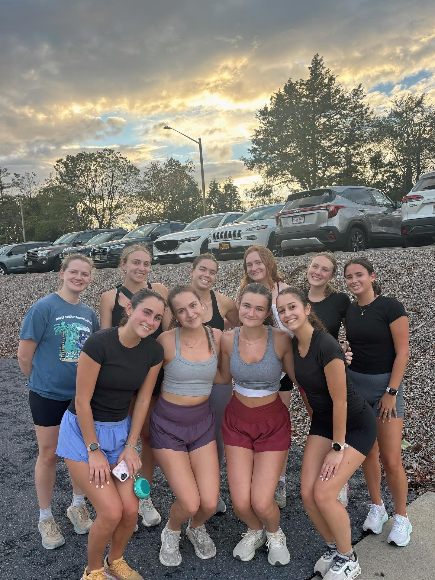 The rain cleared just in time!! ☀️🌈 Such an amazing turnout today😇 Big thanks to @verbenergy for fueling us with the yummiest bars! Perfect kickoff to Parents Weekend 🕺🕺