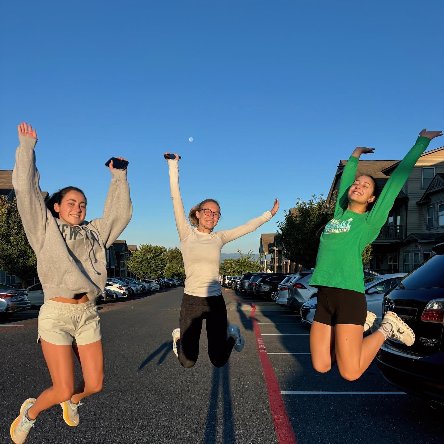 Jumping into the week with some morning miles 🤗