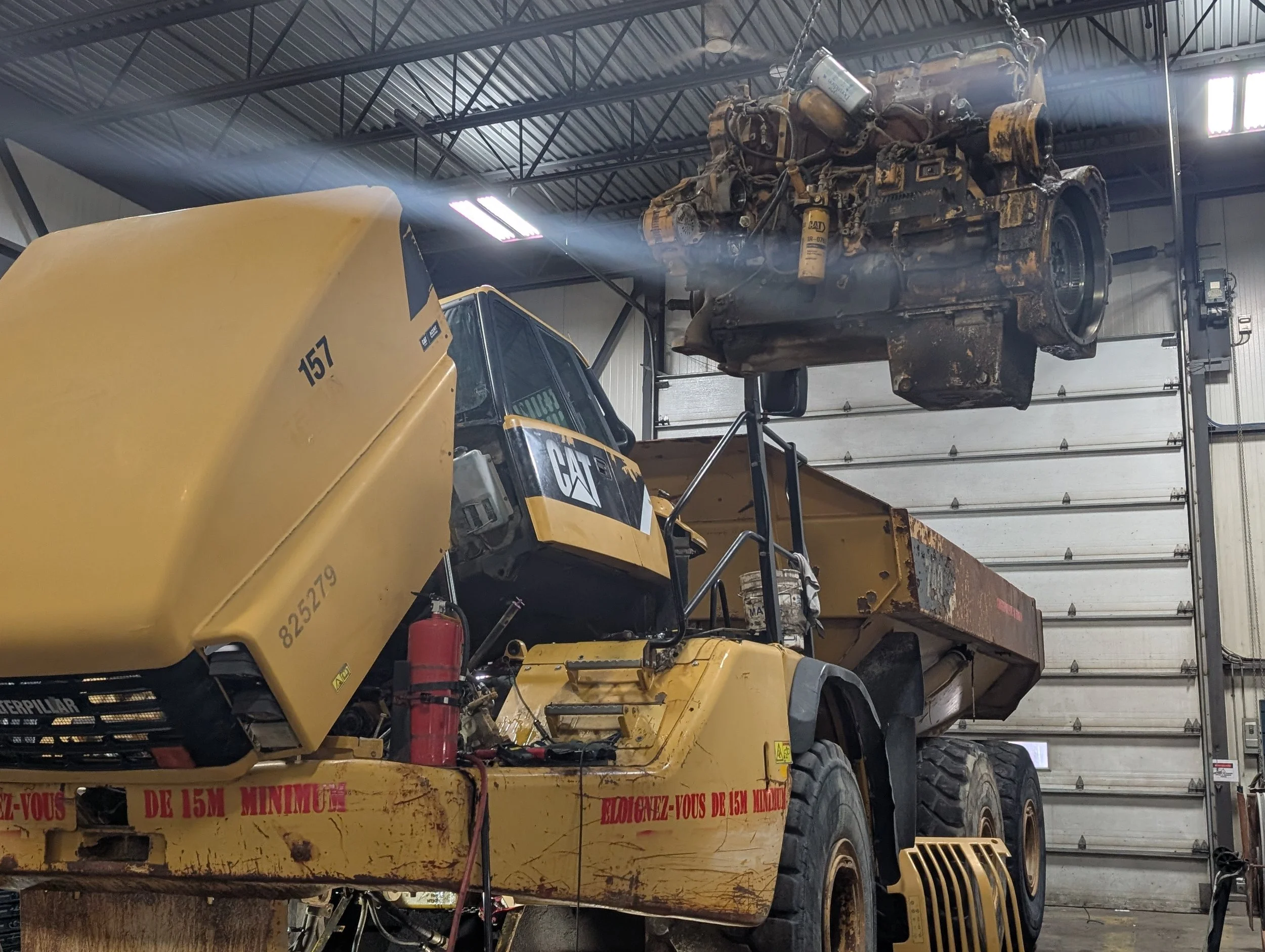 Extraction moteur Caterpillar 740 