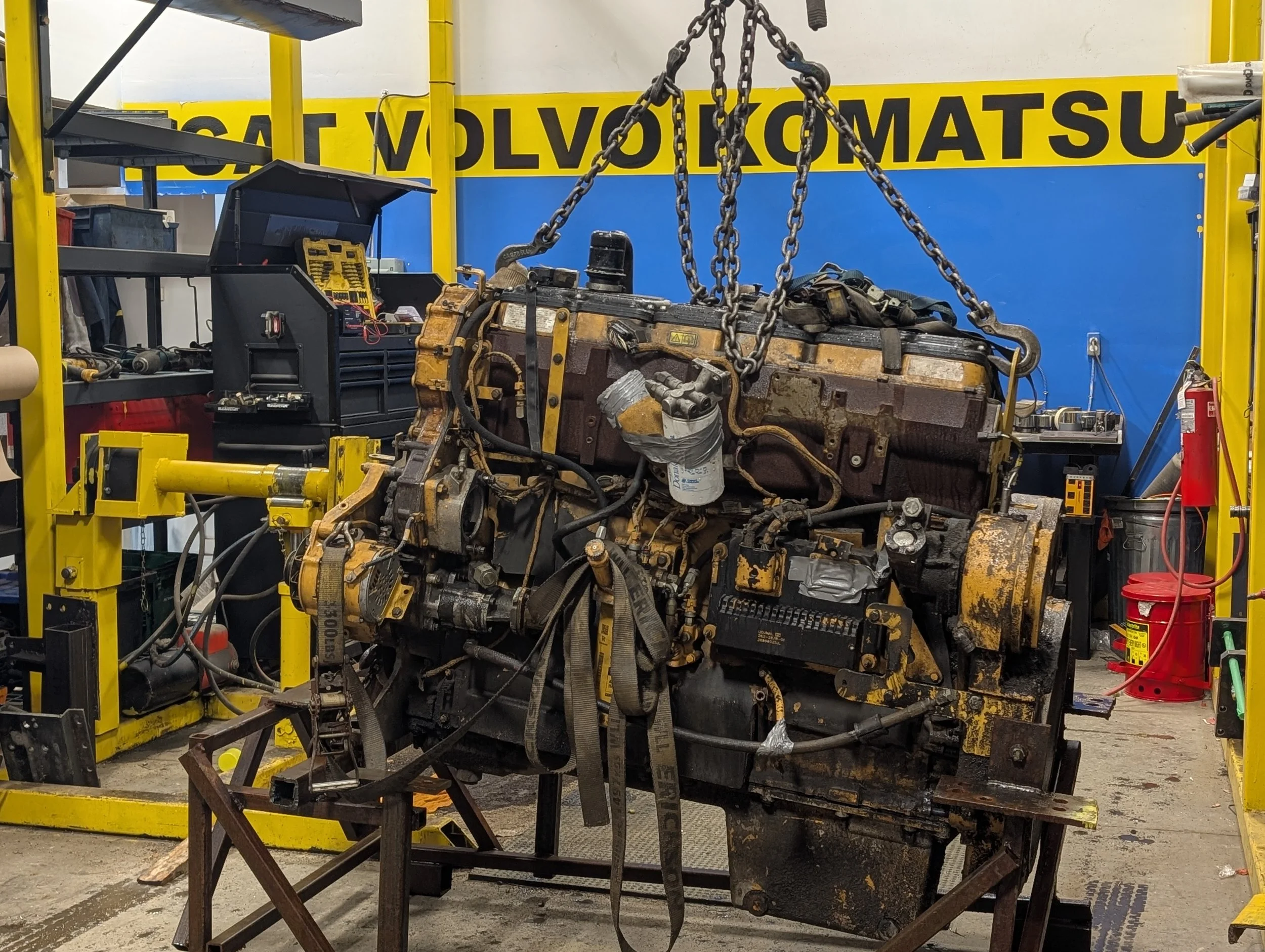 Moteur Caterpillar C15 
En préparation pour le démontage et inspection 