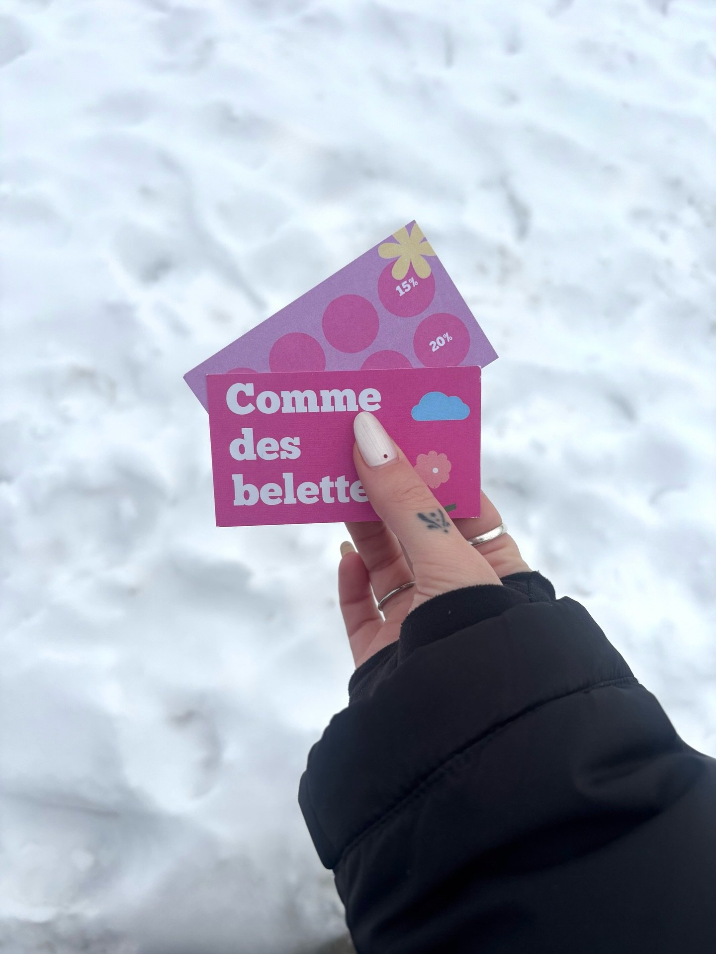 ❄️Petite nouveaut&eacute;❄️
J&rsquo;ai maintenant des cartes fid&eacute;lit&eacute; 🩷
Pour chaque heure de tatouage, une case est coch&eacute;e.
Une belle fa&ccedil;on de vous remercier pour votre confiance!