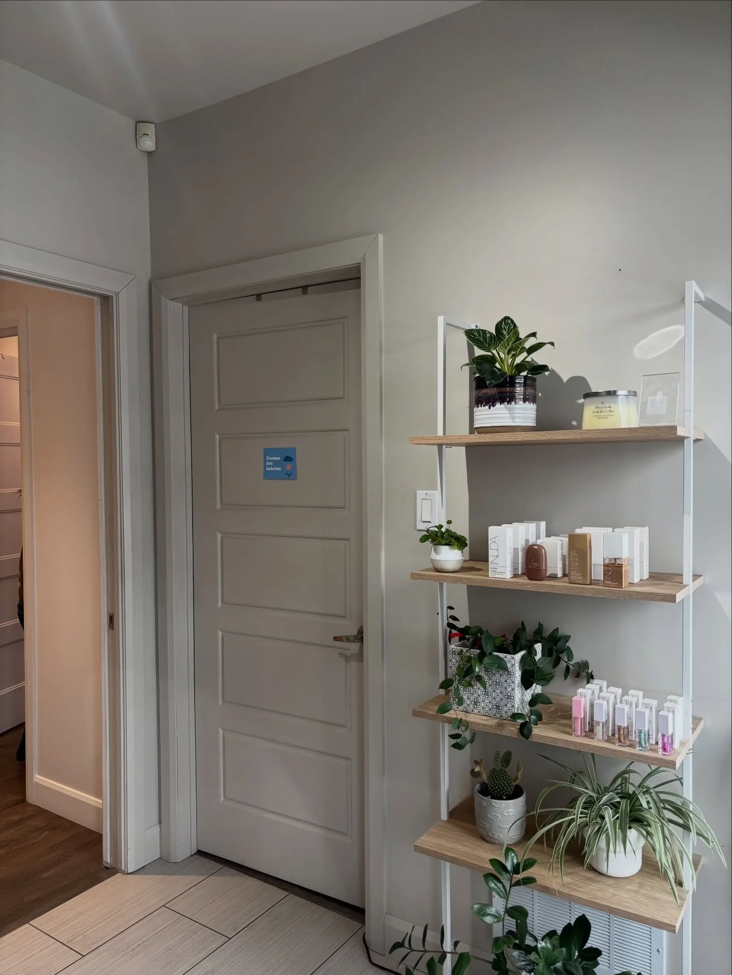 Je suis heureuse de vous annoncer que je serai d&eacute;sormais situ&eacute;e dans un petit studio que je partage avec une merveilleuse coll&egrave;gue sp&eacute;cialis&eacute;e en lash lift, extensions de cils, &eacute;pilation au fil et plus encore