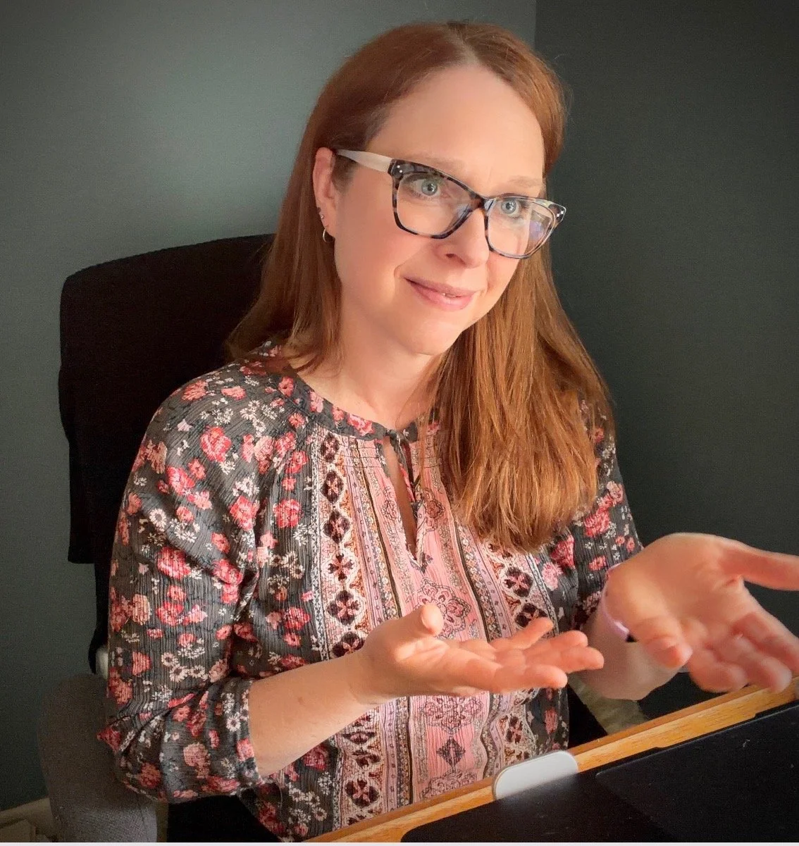 Susan Candiloro, LCSW-R virtual EMDR + IFS therapist for women in New York, NYC, and Florida engaging with a therapy client in a video session