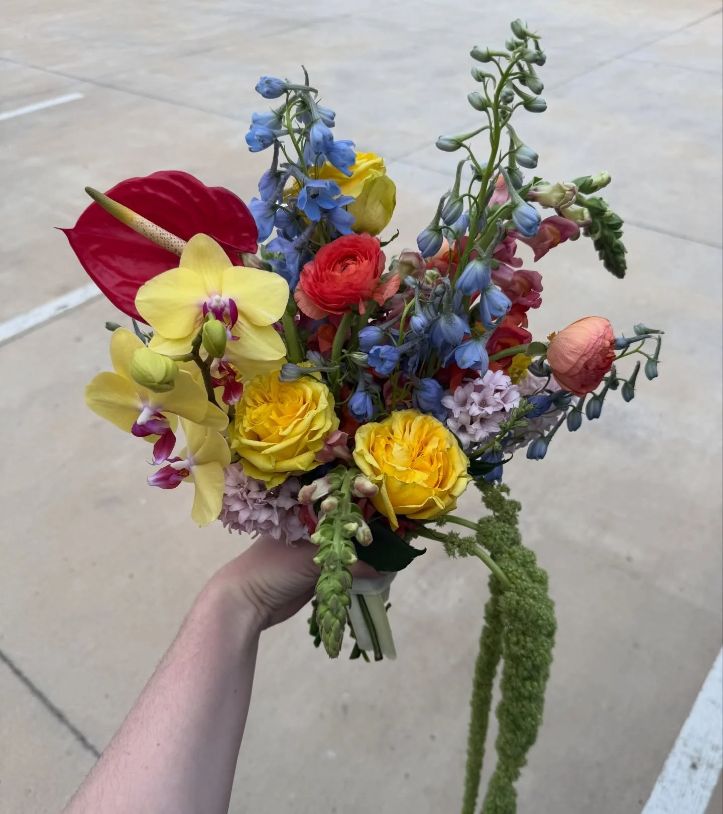 Fun bridal bouquet today for @layni.hunter 💃🏼🌼💕
