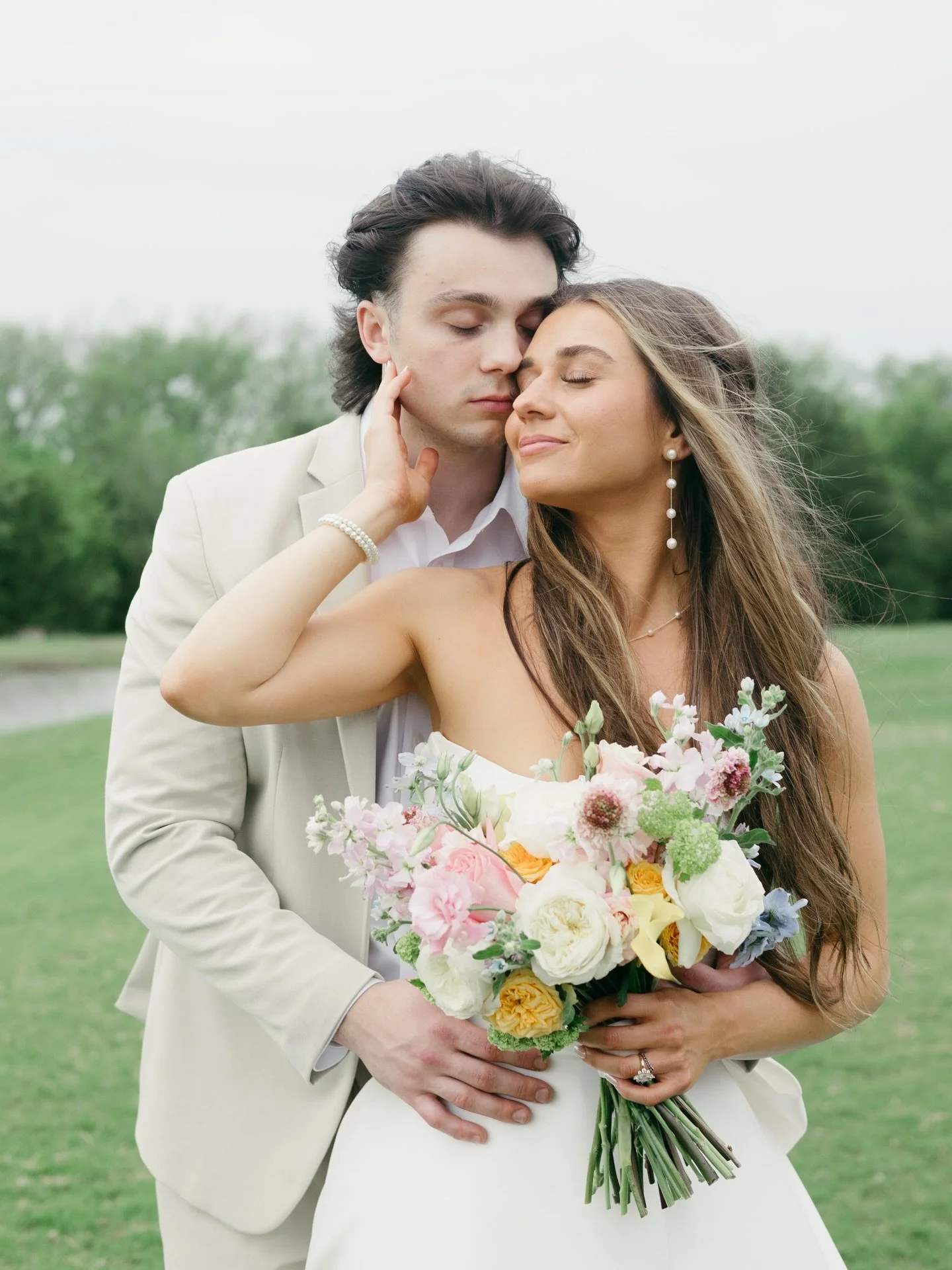 Happy first anniversary to Marlee &amp; Palmer!! They are the absolute sweetest. 🫶🏻

Venue: @therangeok 
Photo: @epic.productions