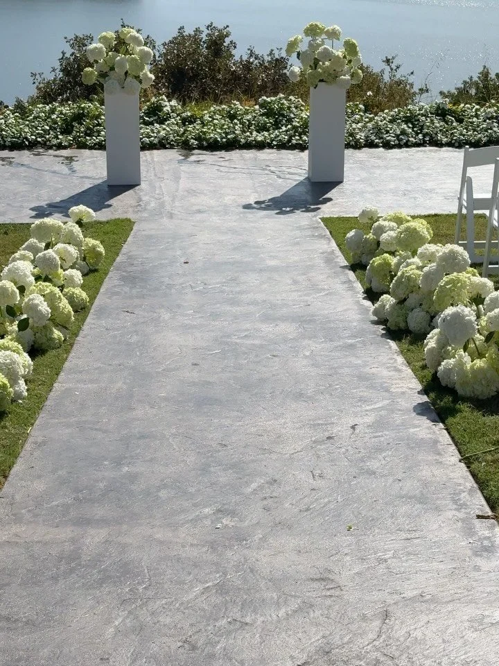 The most stunning ceremony setup!! A perfect day and a perfect view!! 🤍🤍