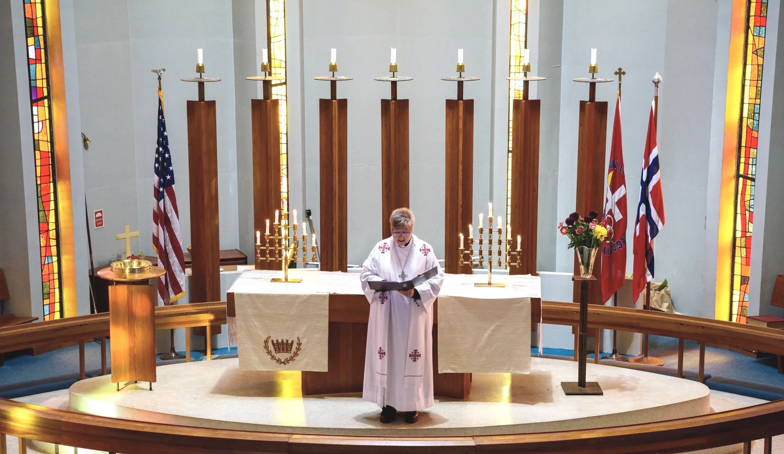 Pastor Sherri in the sanctuary during service at the ALC in Oslo.