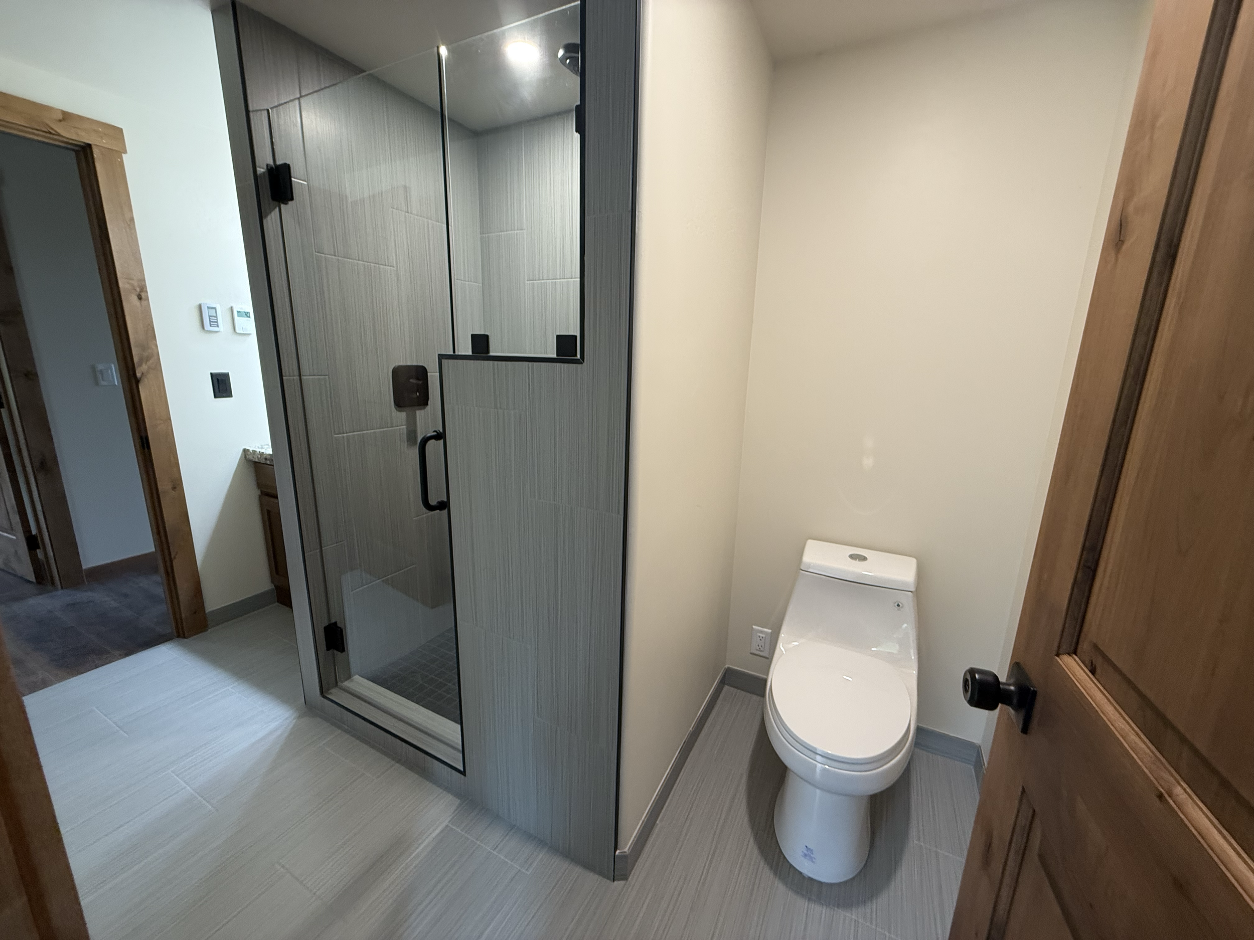 Jack & Jill Bathroom Main Level.png
