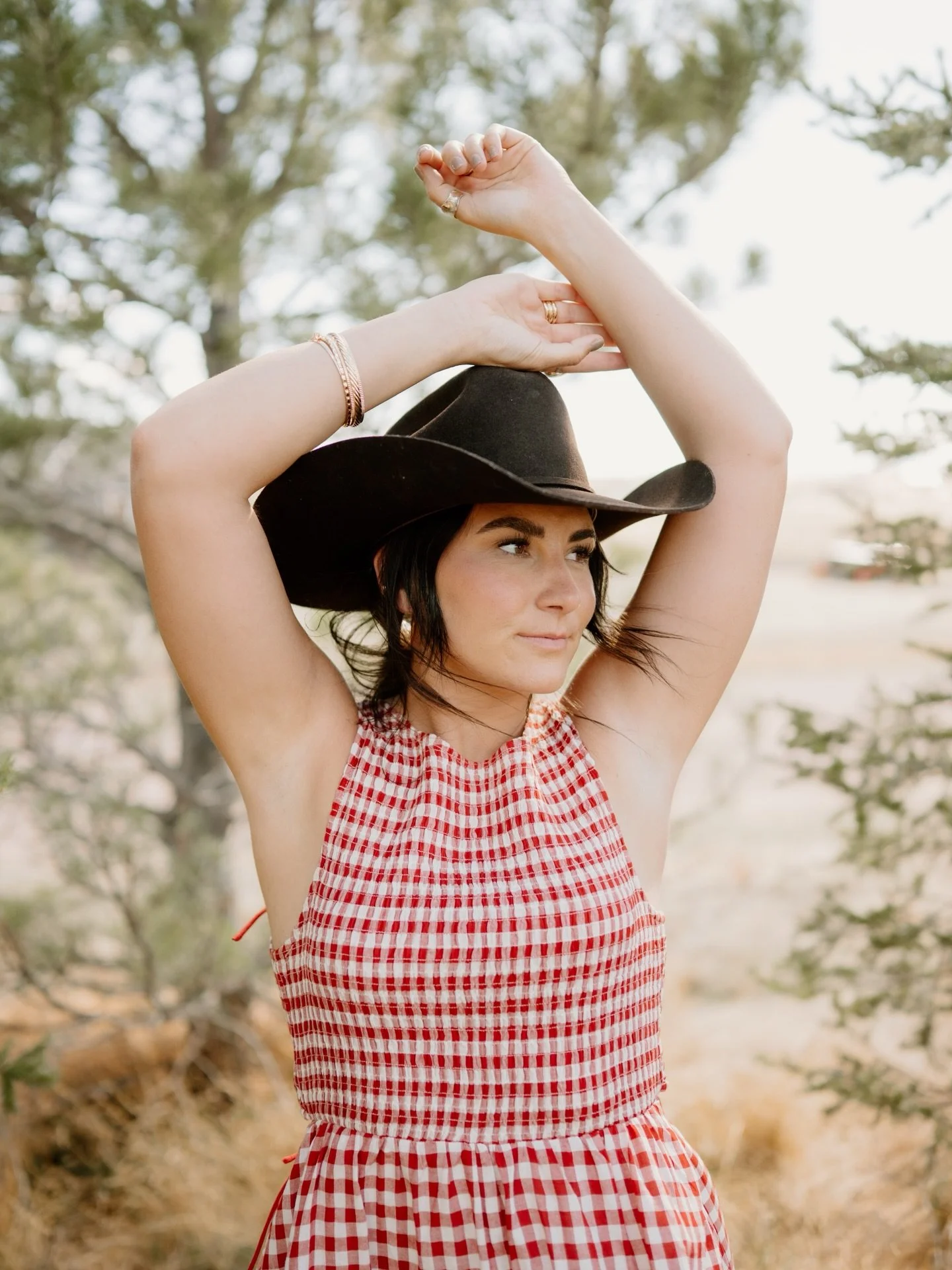 Ain&rsquo;t my first rodeo 🐎

 
Hosts: @carlieantoniacreative + @sheersocialxx
Model: @mollysloanfilm 
Venue: @bonnieblueseventvenue
Hair: @shannonmariebridal&nbsp;
Makeup: @jessica.hairandmakeupartistry
Dresses: @travelinggowns
Coffee Cart: @the_du