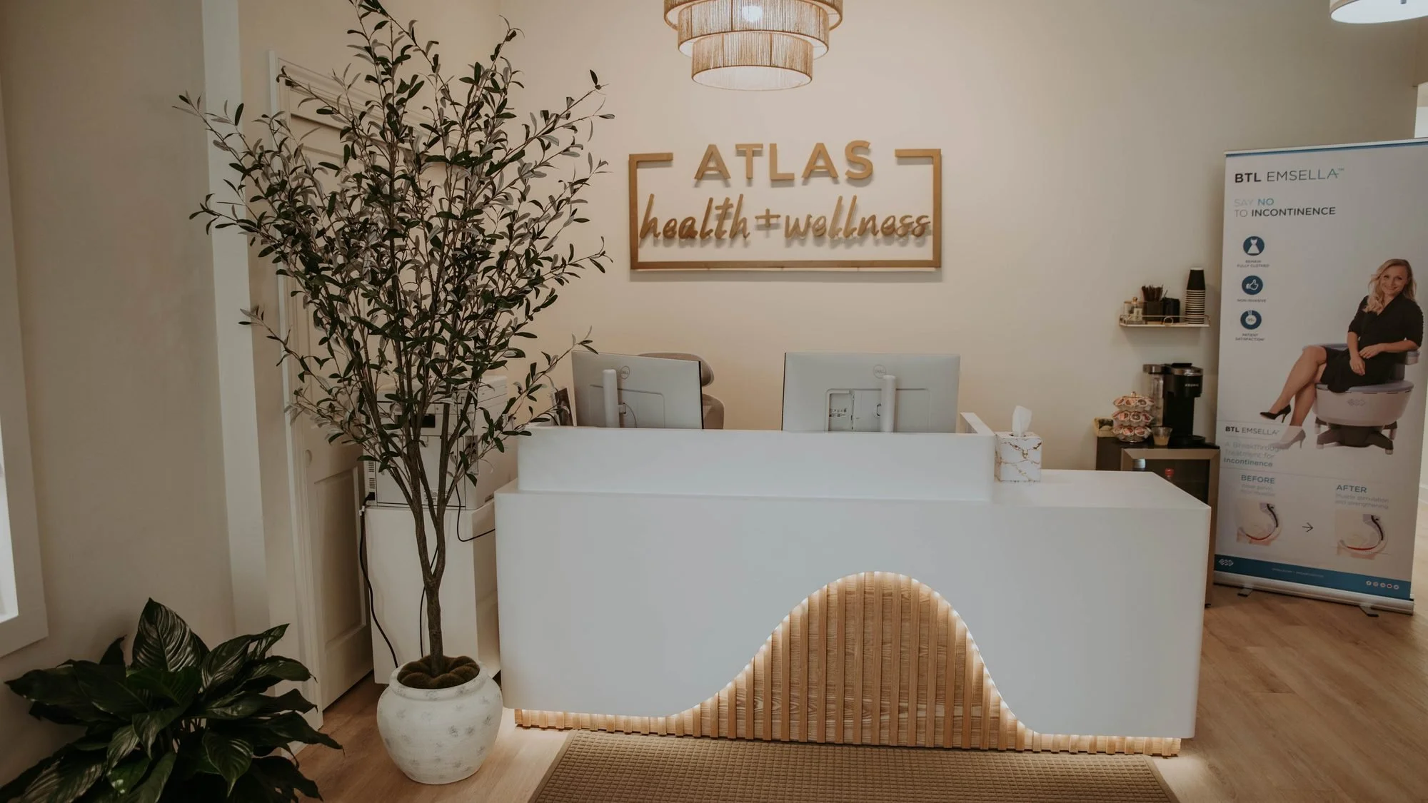 The front desk at Atlas Health and Wellness in Mount Vernon, Ohio