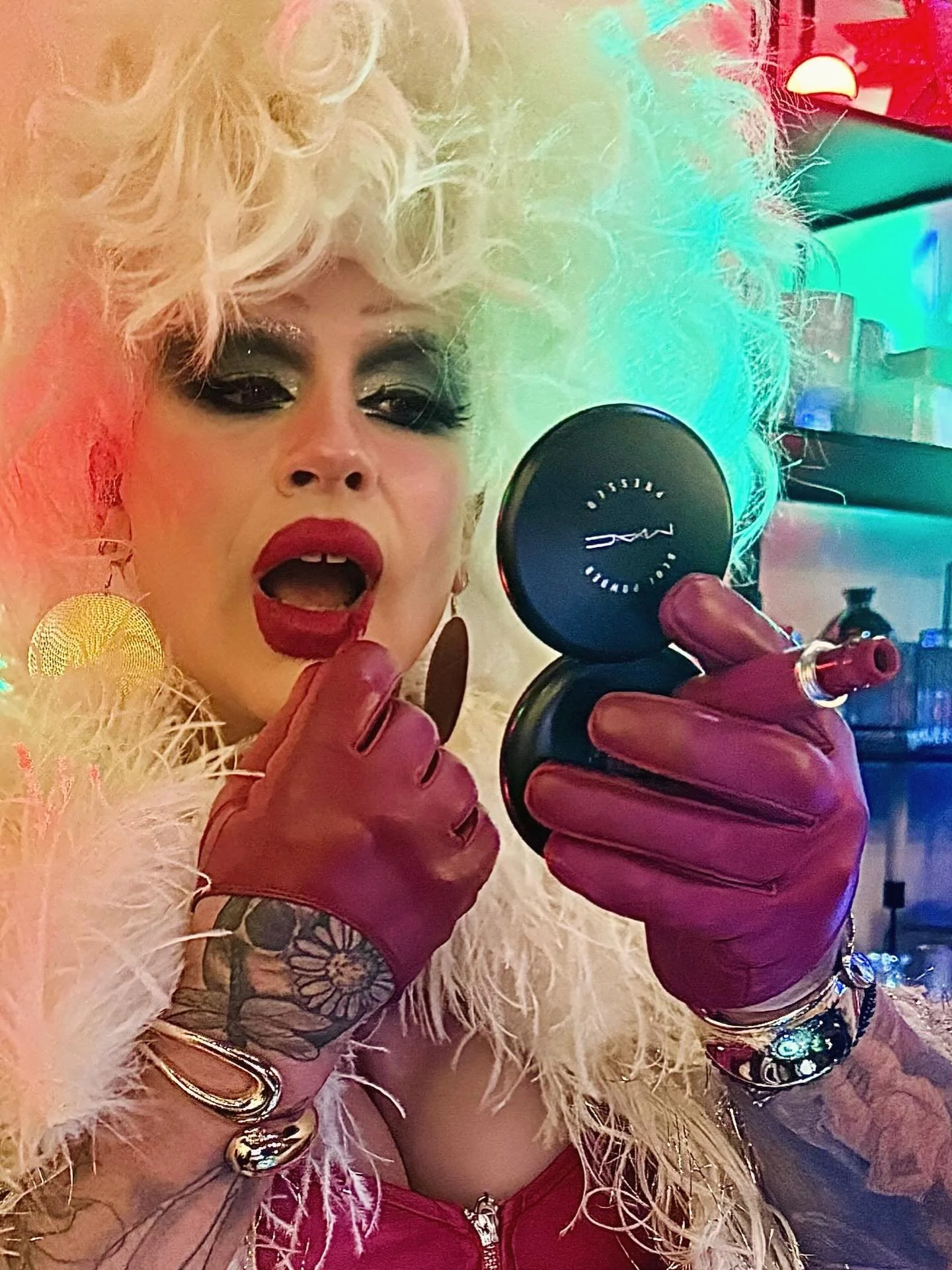 Feeling very wintery. 

#drag #maccosmetics #makeup #dragmakrup #lipstick