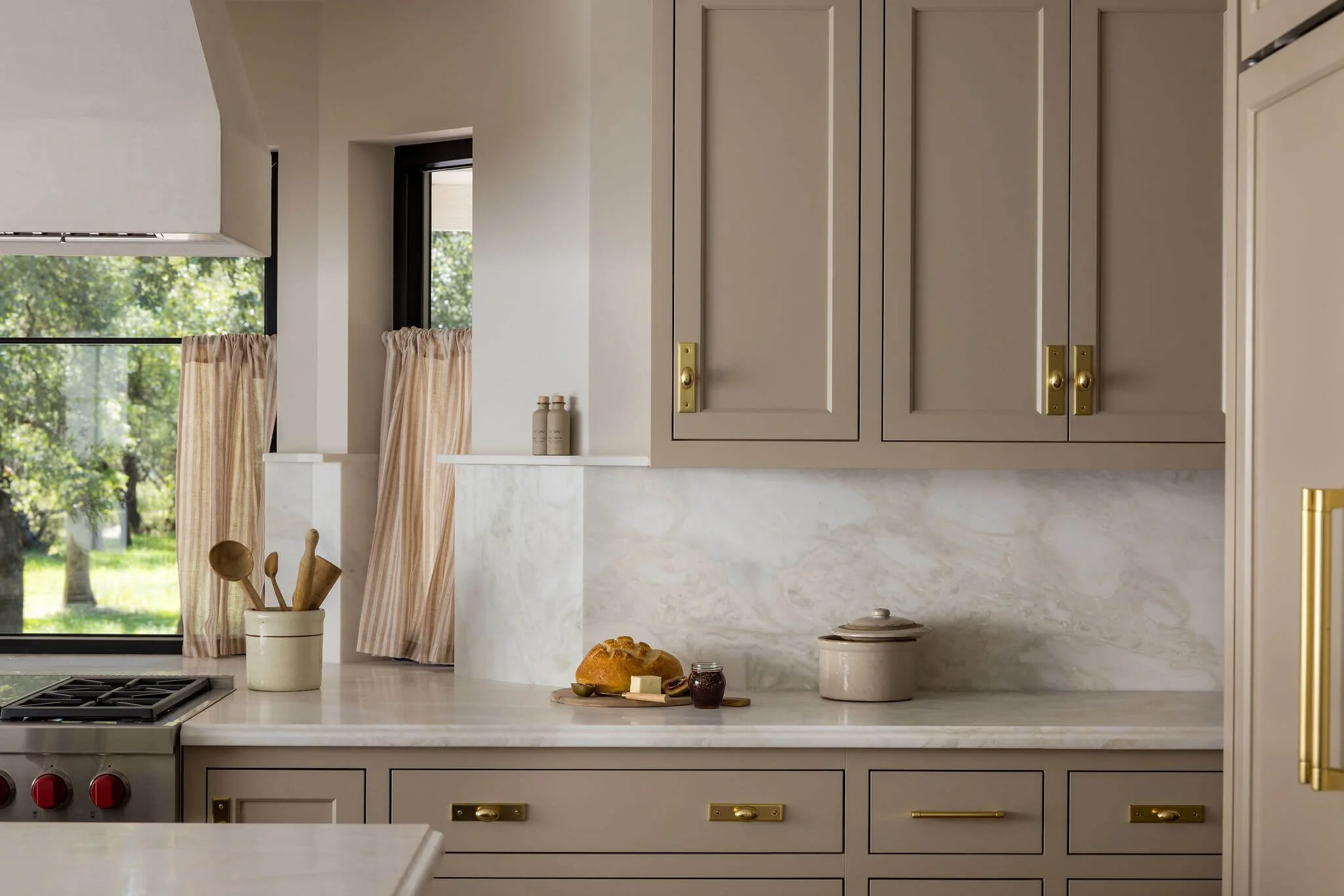 Tasteful placement of cooking utensils and storage on a kitchen countertop