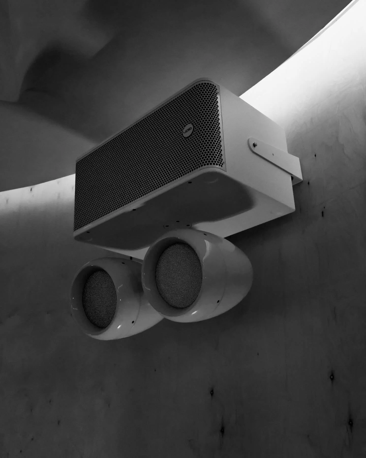 @voidacoustics is on, the infrared heat is up, and the lights are low. This is your reset.

The Room has been waiting. #SweatWithUs