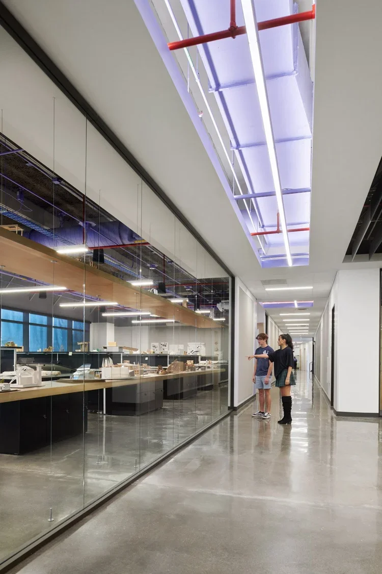 del+mar+college+architecture+hallway+Luis+Ayala.webp