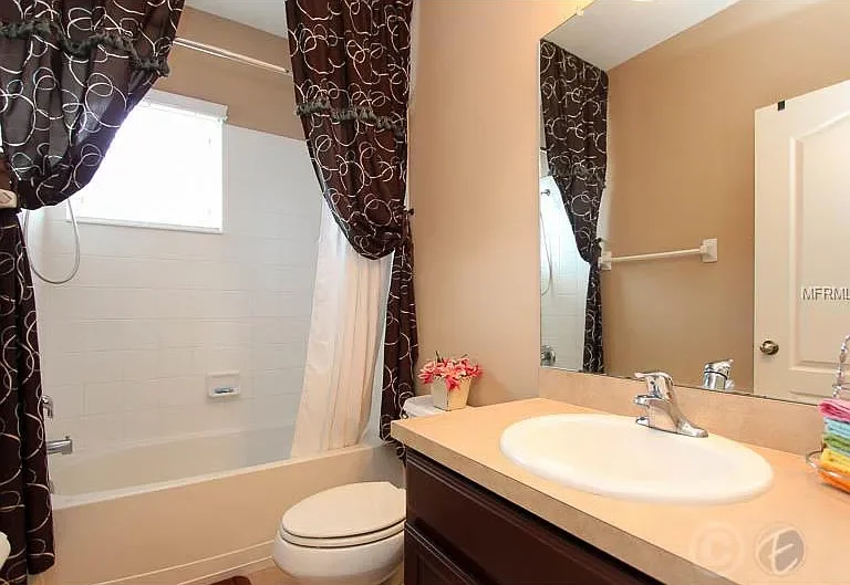 Tub decor (curtains)
