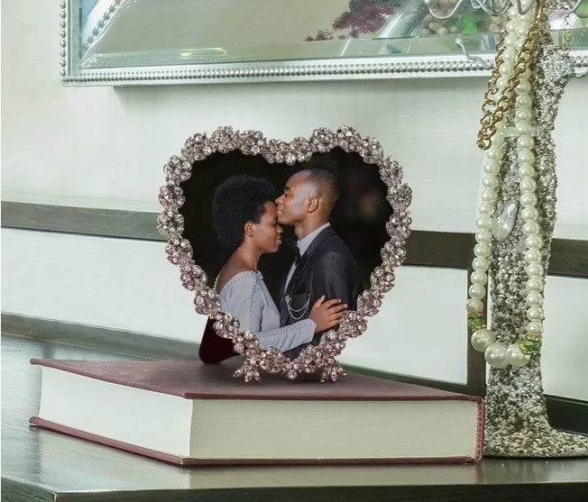 FAIRE heart shaped wedding picture frame 4.jpg